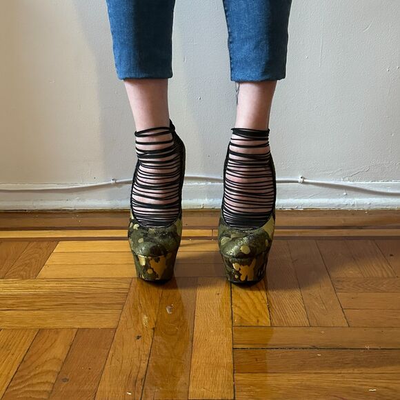 London Trash Ceres Camouflage Green Plagform 6 inch heel - Picture 3 of 7